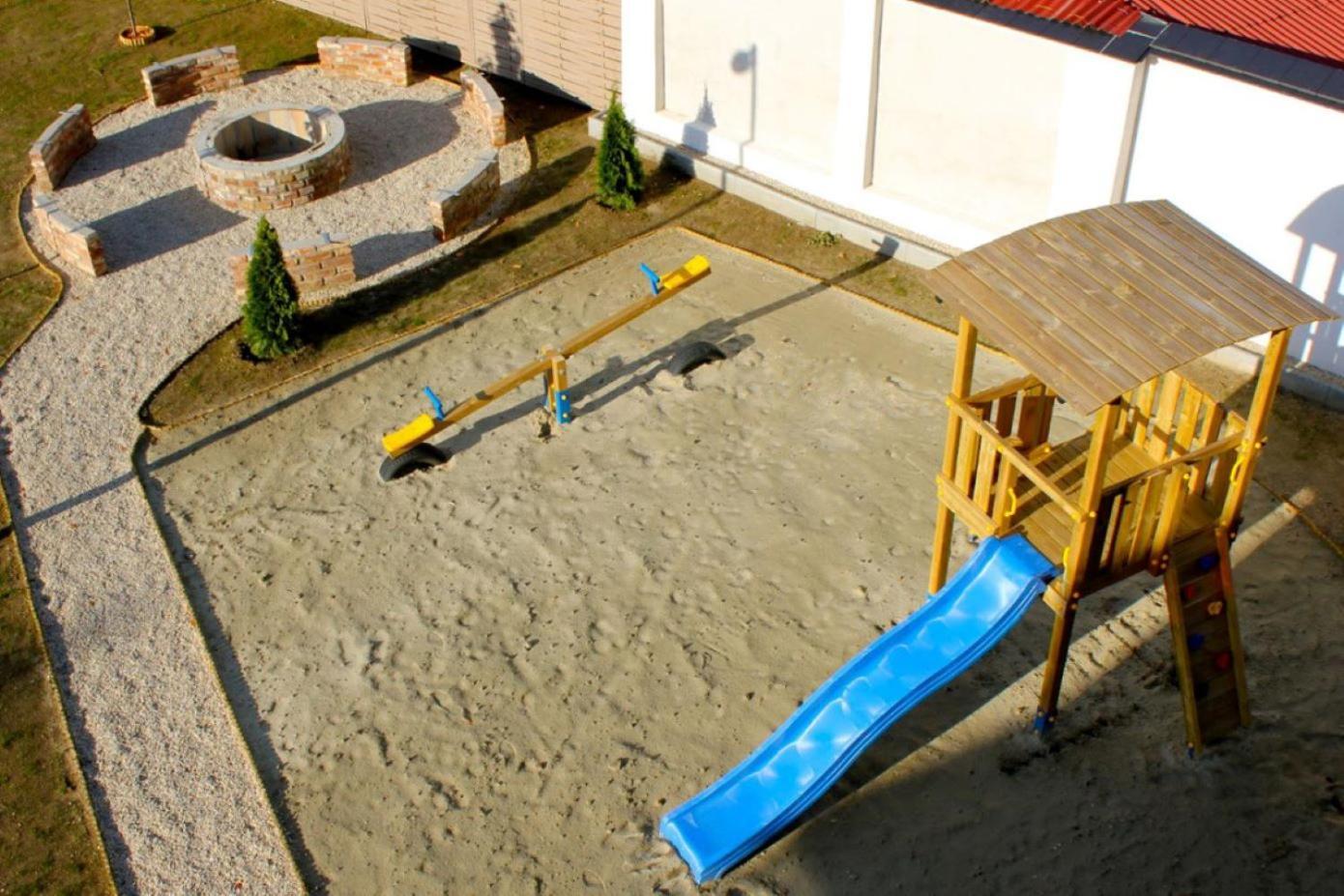 Zafir Apartman Sarvar Exterior photo