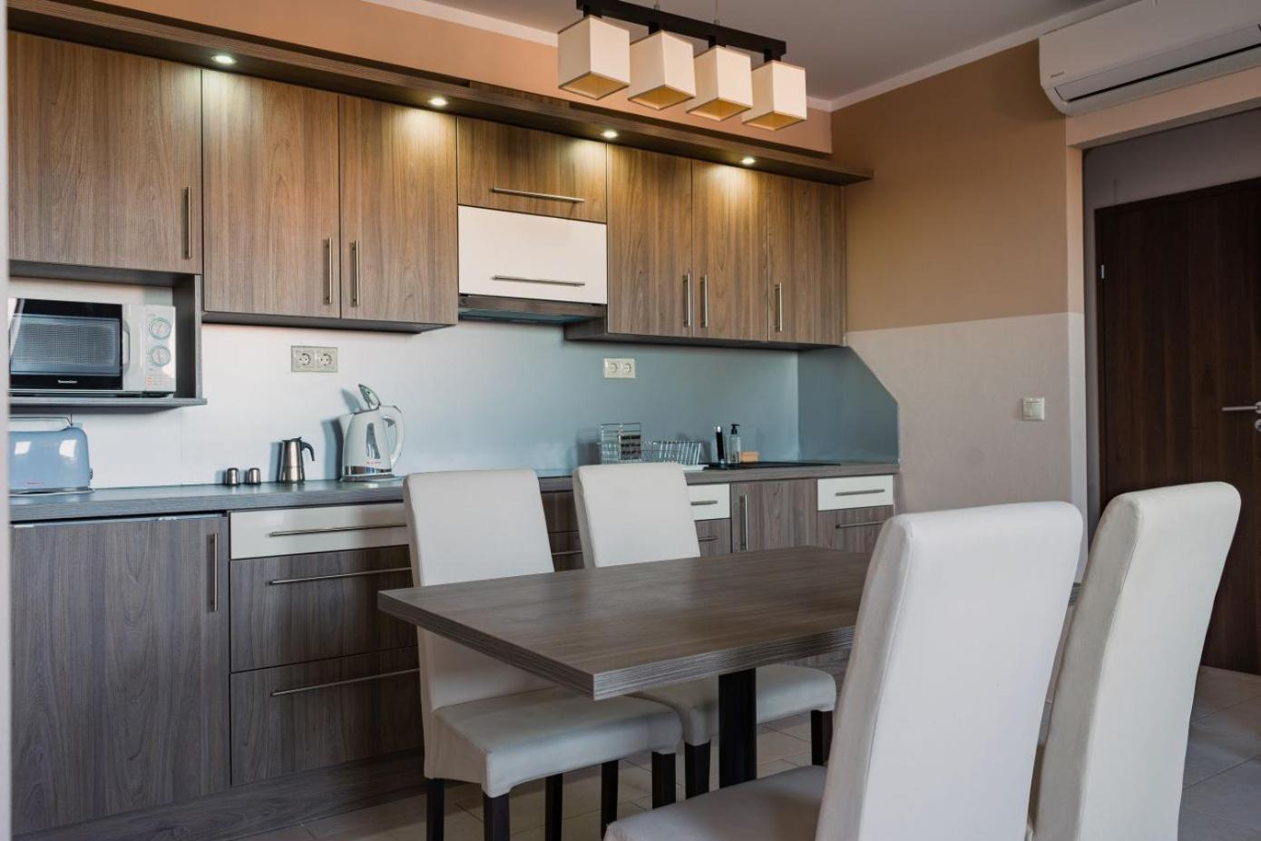 Zafir Apartman Sarvar Exterior photo