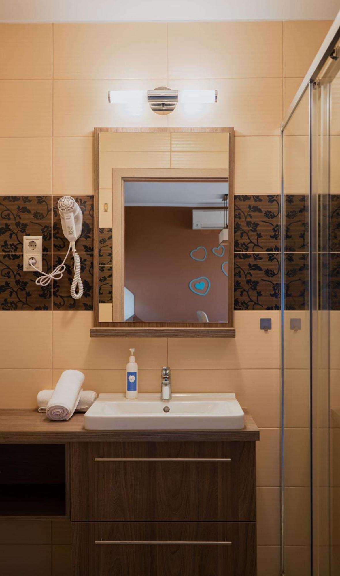Zafir Apartman Sarvar Exterior photo