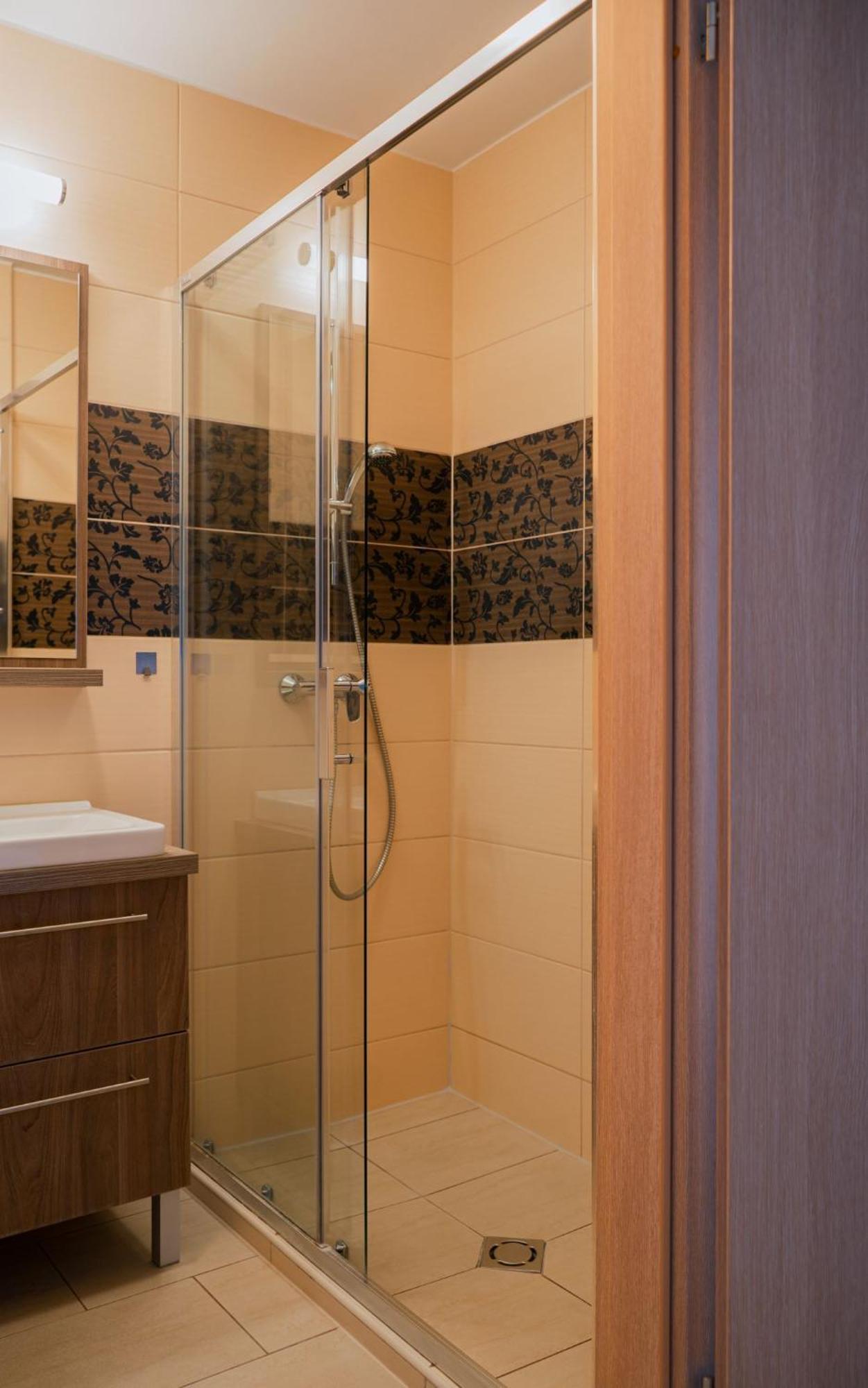 Zafir Apartman Sarvar Exterior photo