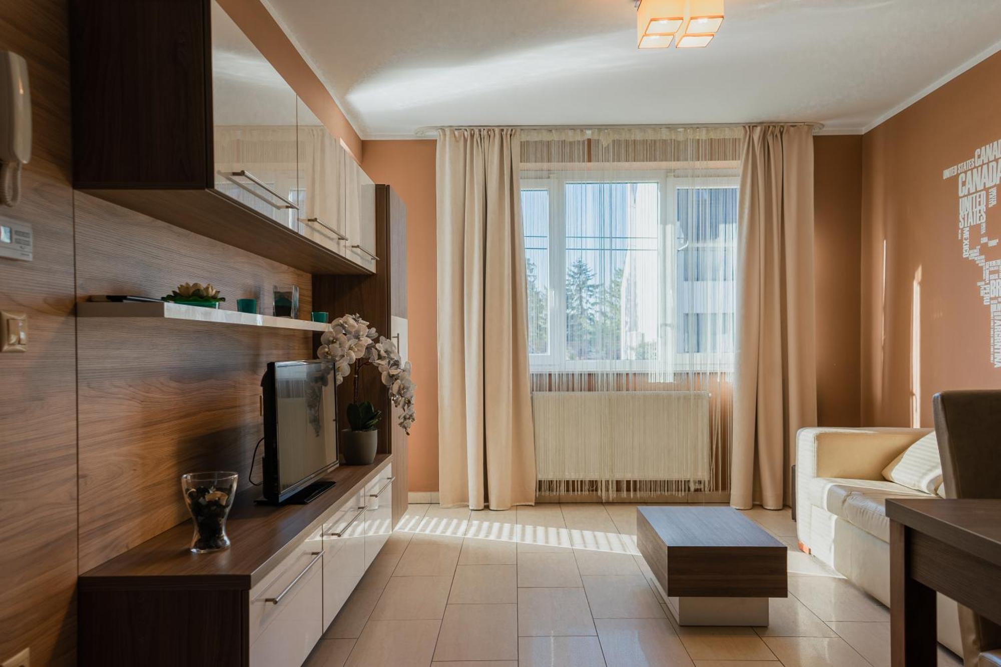 Zafir Apartman Sarvar Exterior photo