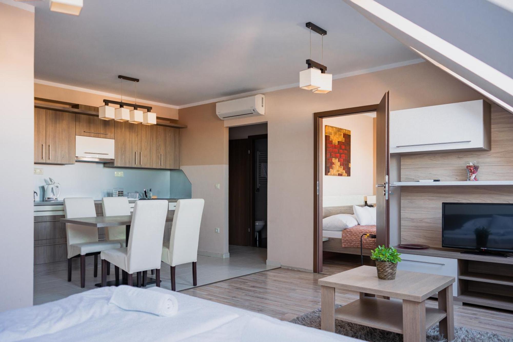 Zafir Apartman Sarvar Exterior photo