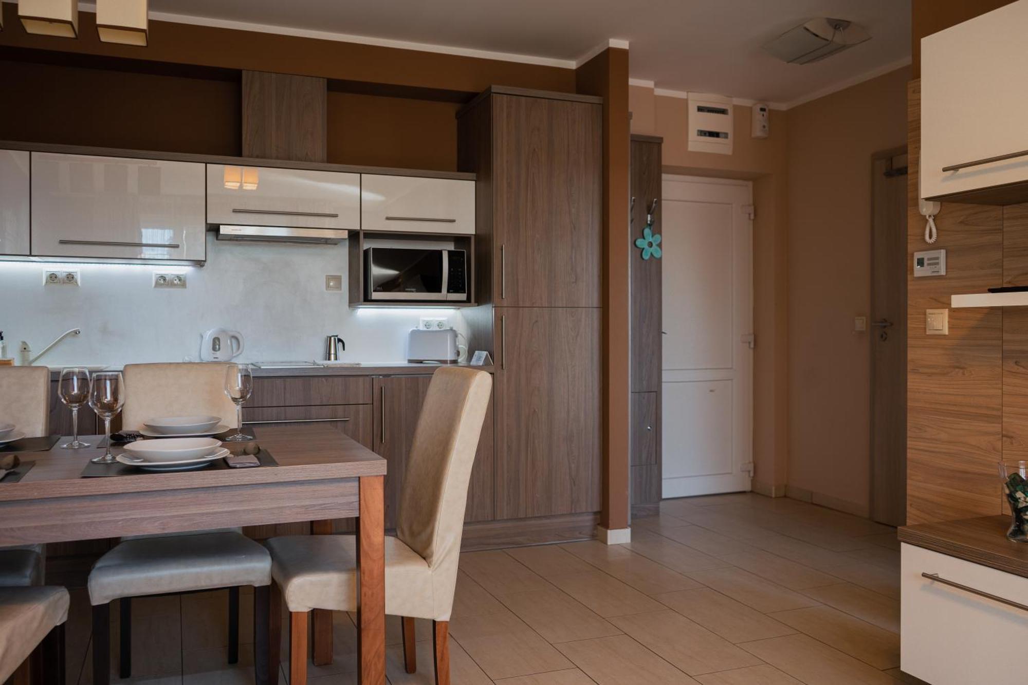 Zafir Apartman Sarvar Exterior photo