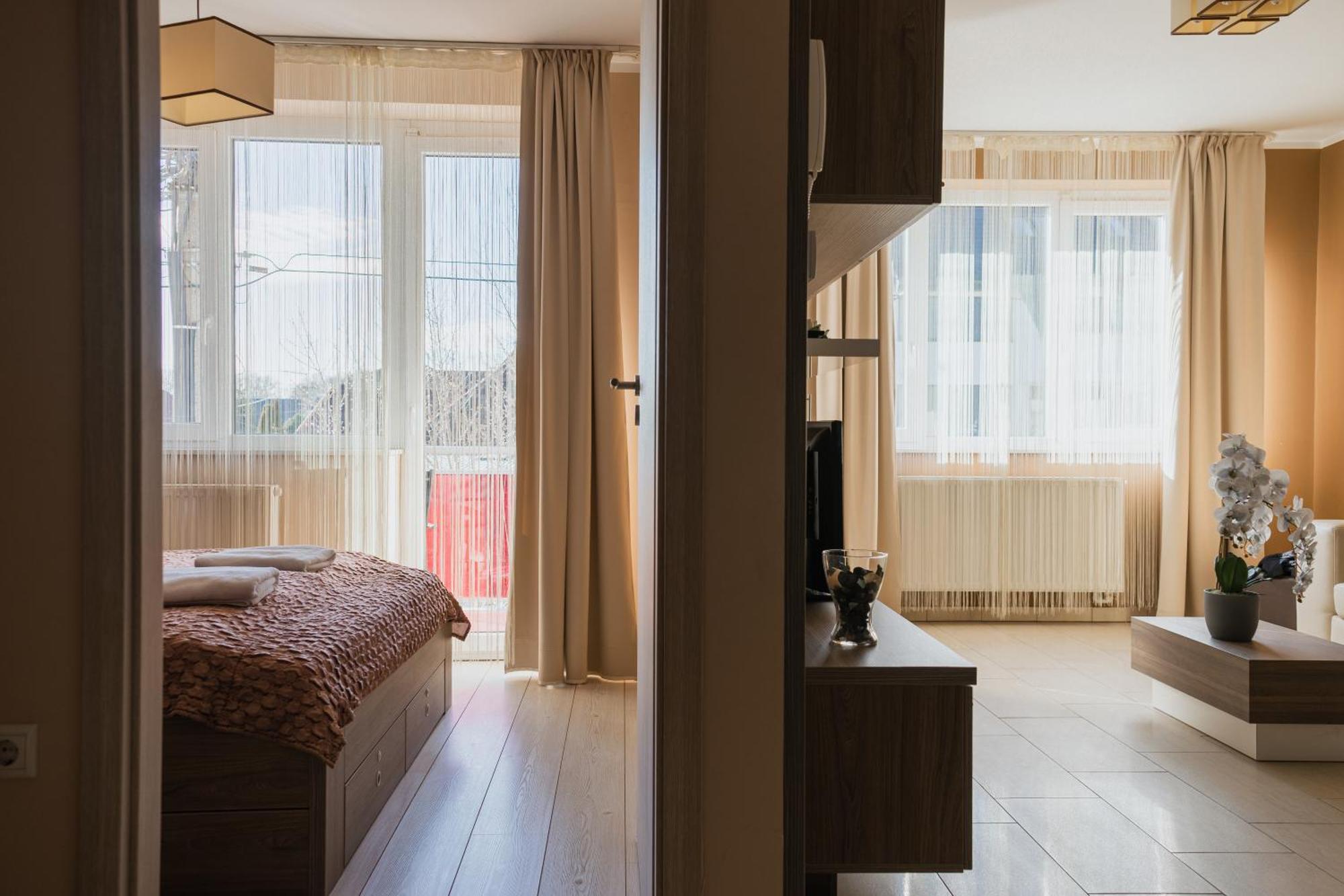 Zafir Apartman Sarvar Exterior photo