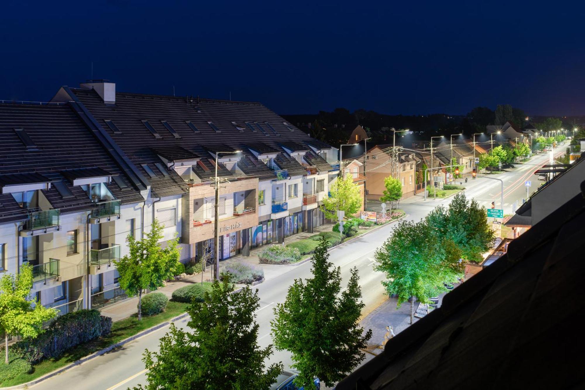 Zafir Apartman Sarvar Exterior photo