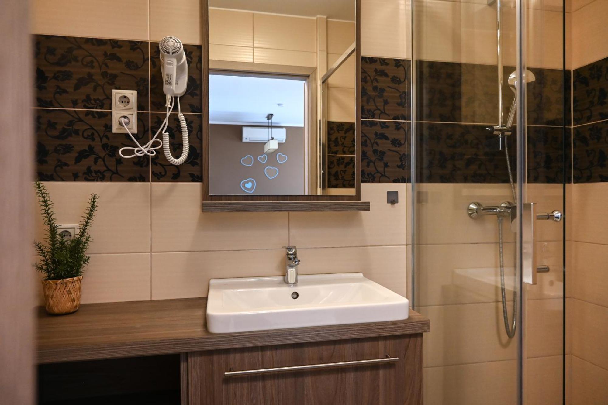 Zafir Apartman Sarvar Exterior photo