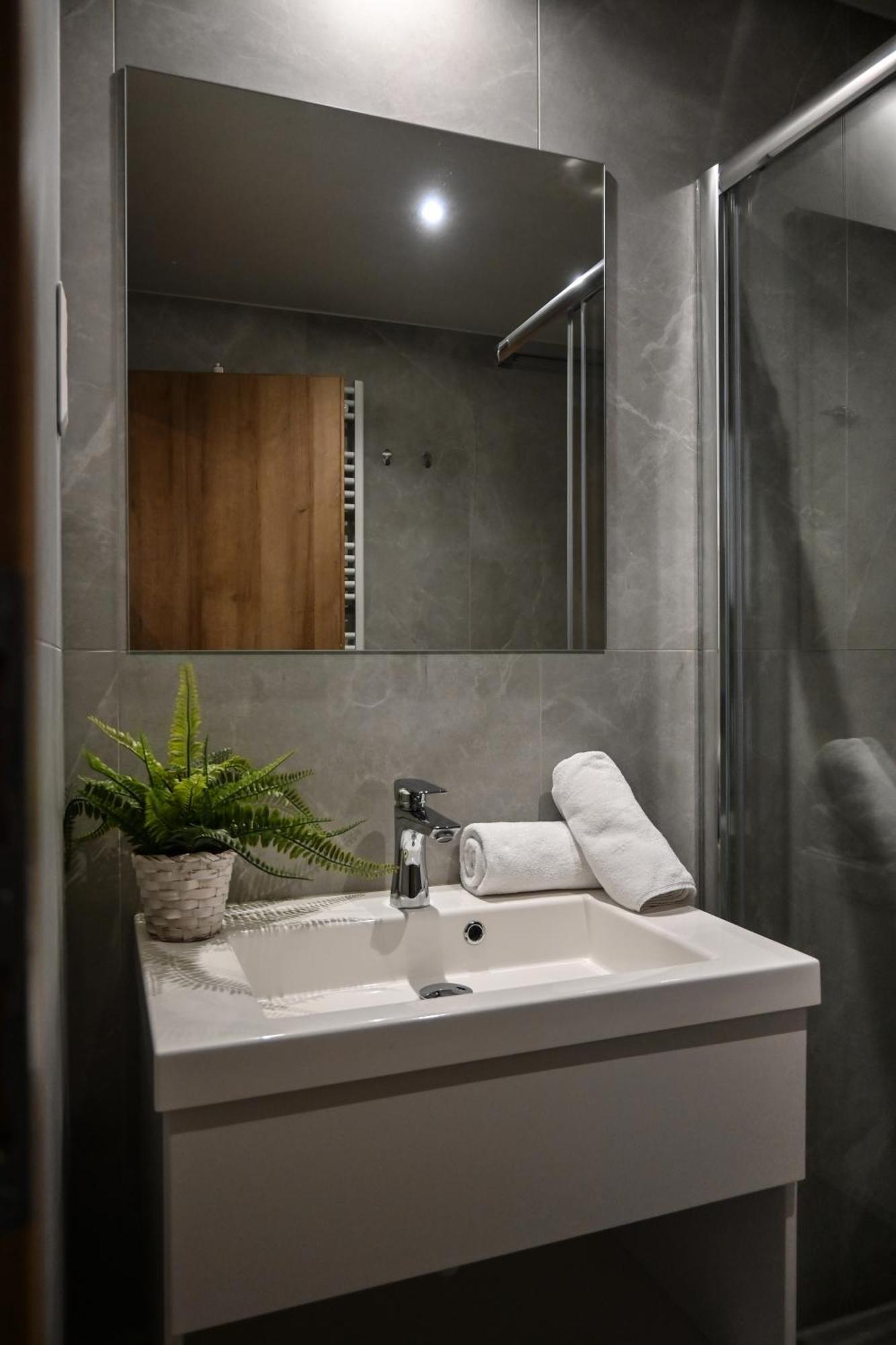 Zafir Apartman Sarvar Exterior photo