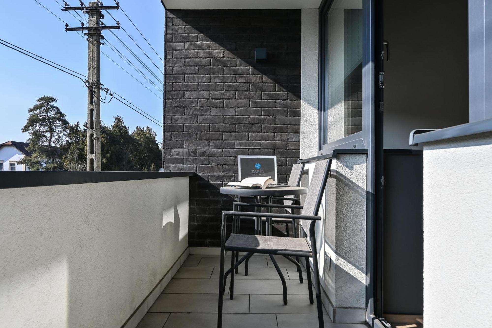 Zafir Apartman Sarvar Exterior photo