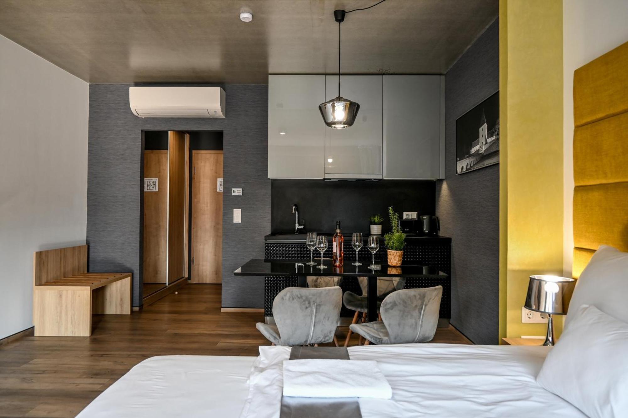 Zafir Apartman Sarvar Exterior photo