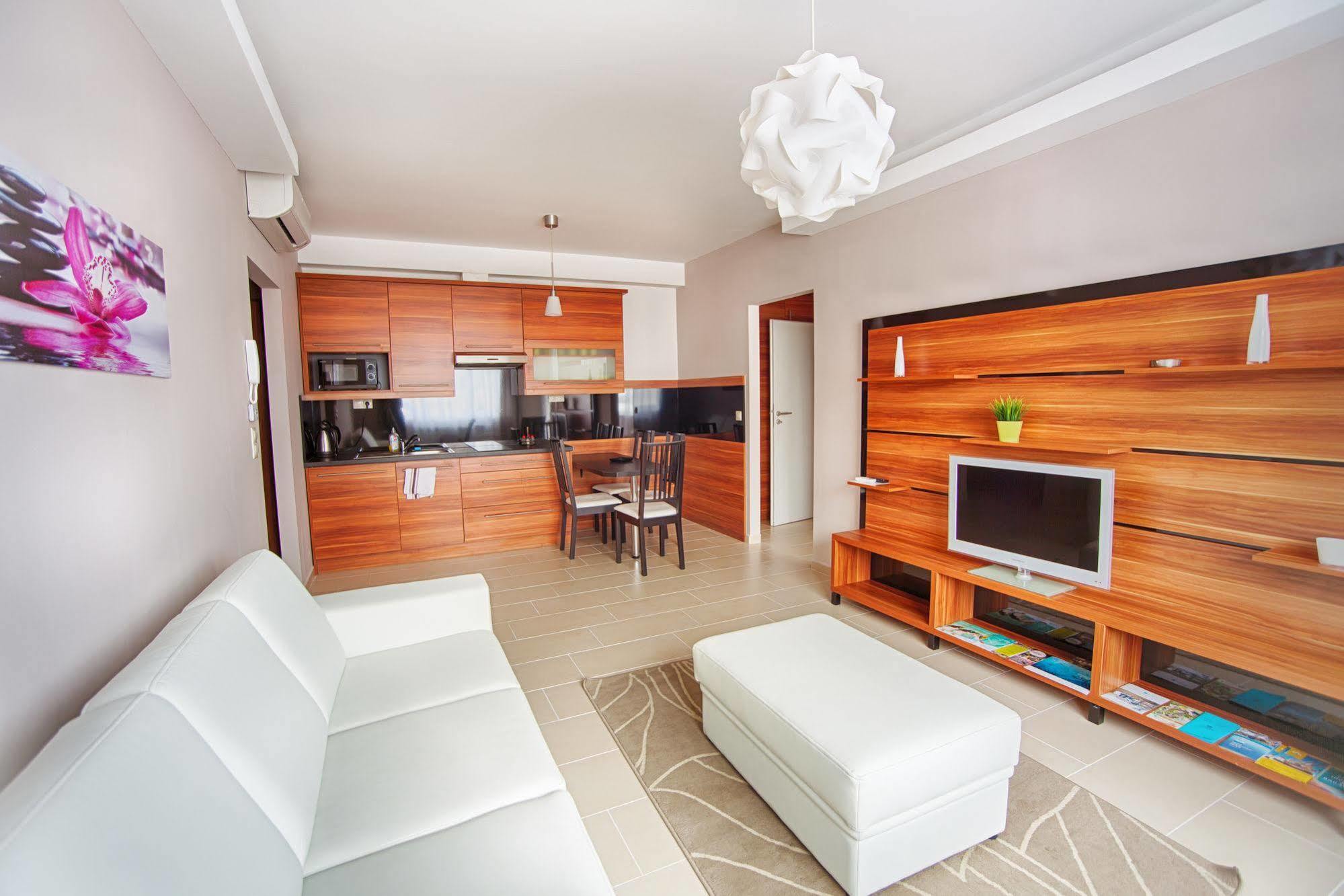 Zafir Apartman Sarvar Exterior photo
